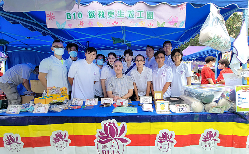 Charity sales in Buddha’s Birthday Carnival